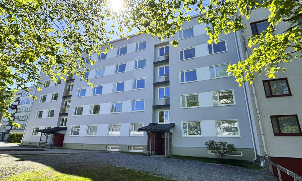 Jiiri Rakennuttajat referenssi kerrostalon julkisivusaneeraus projektinjohto Koulukatu 13, Vaasa
